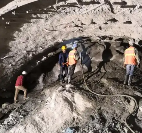 尼玛拱顶带模注浆料的施工流程及注意事项